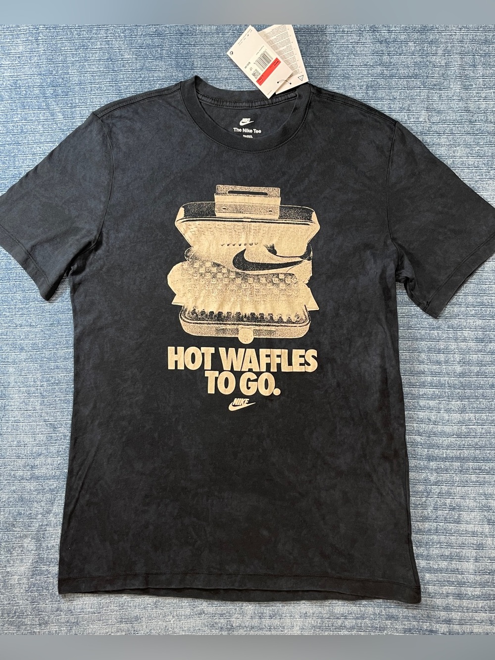 Nike Men's L-Tall SS Printed T-Shirt " Hot Waffles To Go " HV9803-010 Black NWT